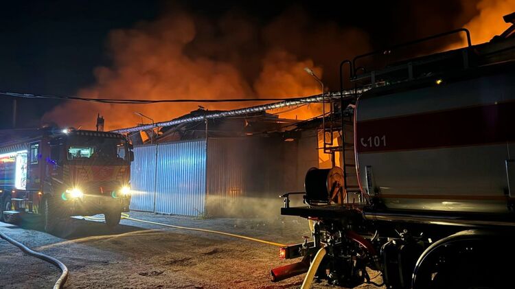 Наслідки обстрілу на Дніпропетровщині. Фото: ДСНС