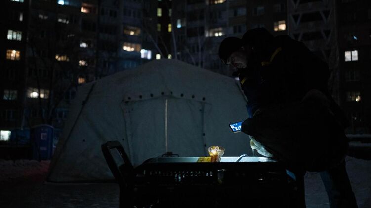 Київ, як і раніше, страждає через наслідки ударів по енергетиці. Фото: ДСНС