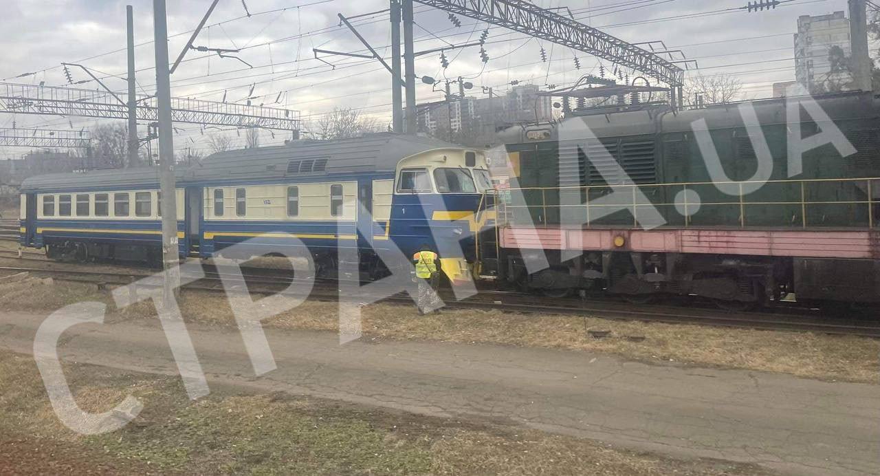 Наслідки сходу з колії поїзда 